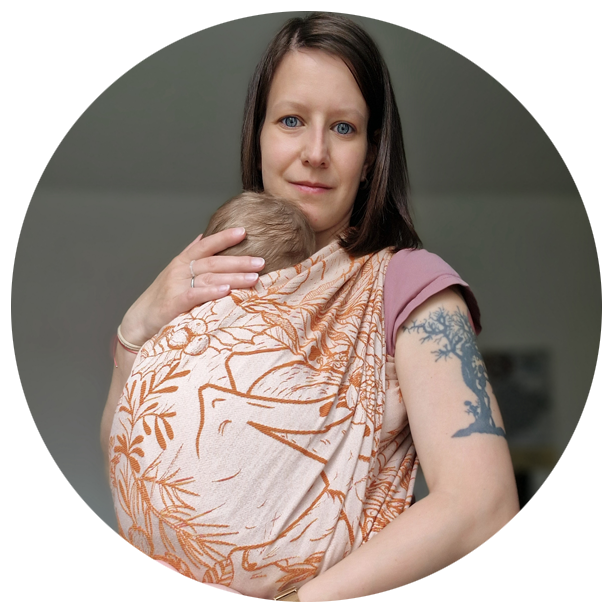 „Šátek či nosítko je mostem mezi srdcem rodiče a srdcem dítěte - objevte kouzlo nošení díky naší půjčovně.“